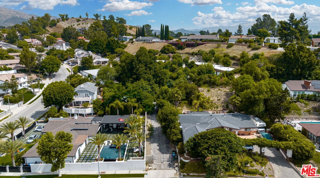 17229 Midwood Dr, San Fernando CA  91344-2453 exterior