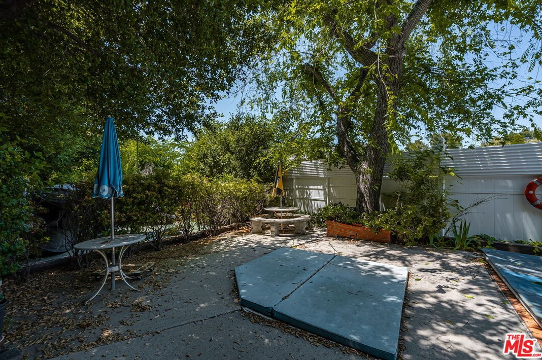 17229 Midwood Dr, San Fernando CA  91344-2453 exterior