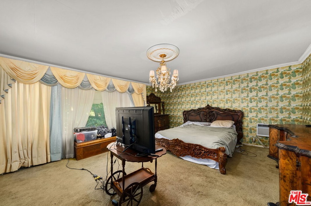 17229 Midwood Dr, San Fernando CA  91344-2453 exterior