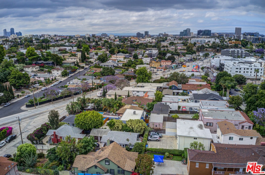 701 Vendome St, Los Angeles, CA 90026-2852