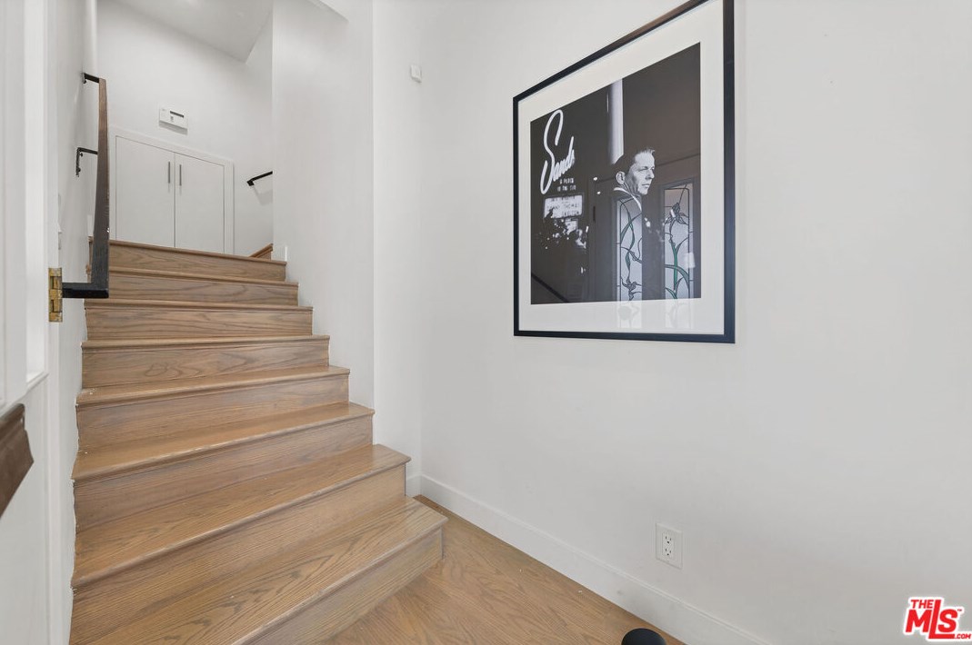 438 N Palm Dr #4, Beverly Hills, CA 90210