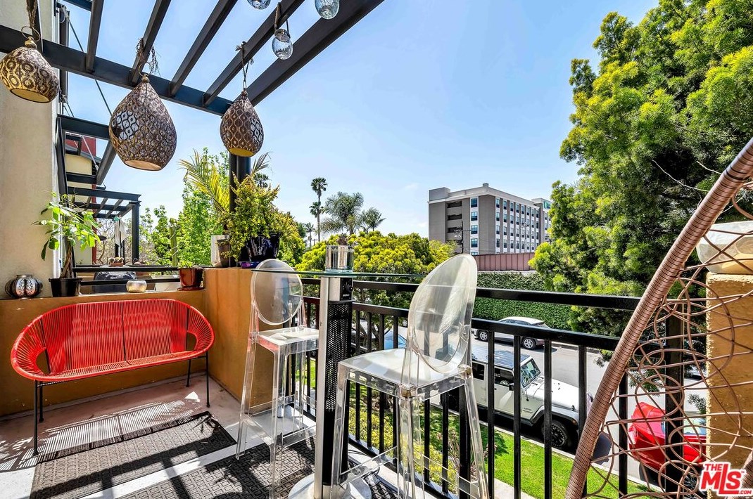 8620 Belford Ave, Los Angeles, CA 90045-4746