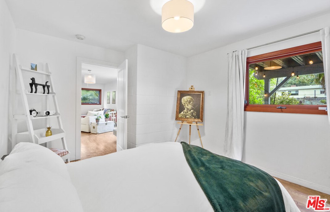 6336 Weidlake Dr, Los Angeles CA  90068-2238 exterior