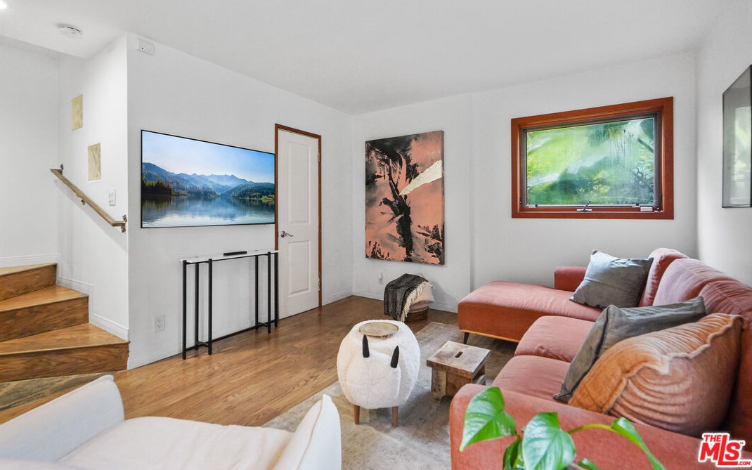 6336 Weidlake Dr, Los Angeles CA  90068-2238 exterior