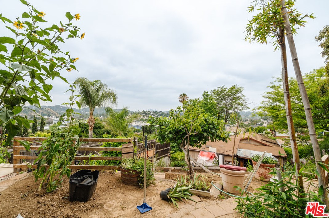 357 Marie Ave, Los Angeles CA  90042-2115 exterior