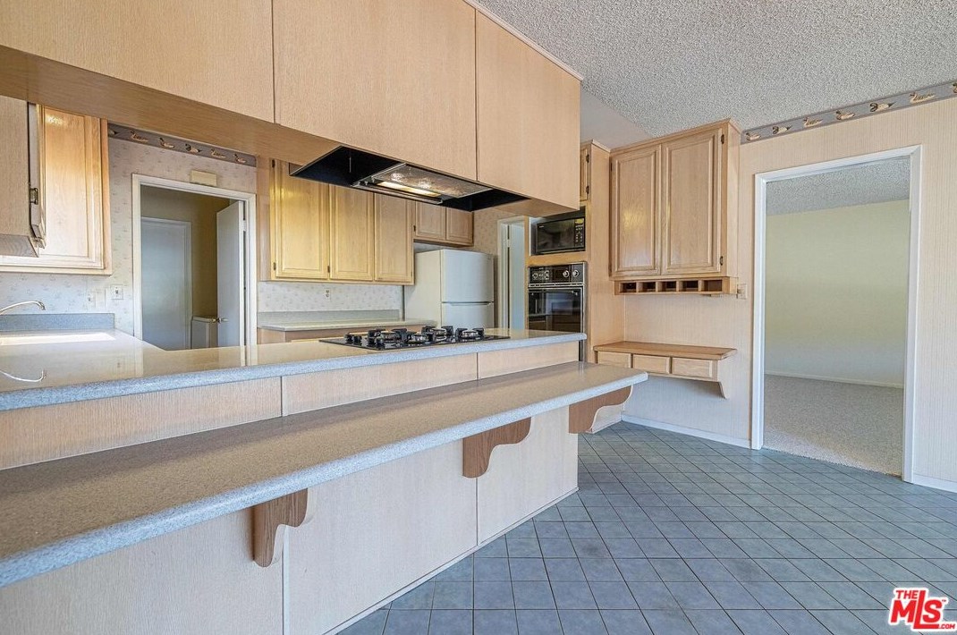 5939 Wheelhouse Ln, Calabasas, CA 91301