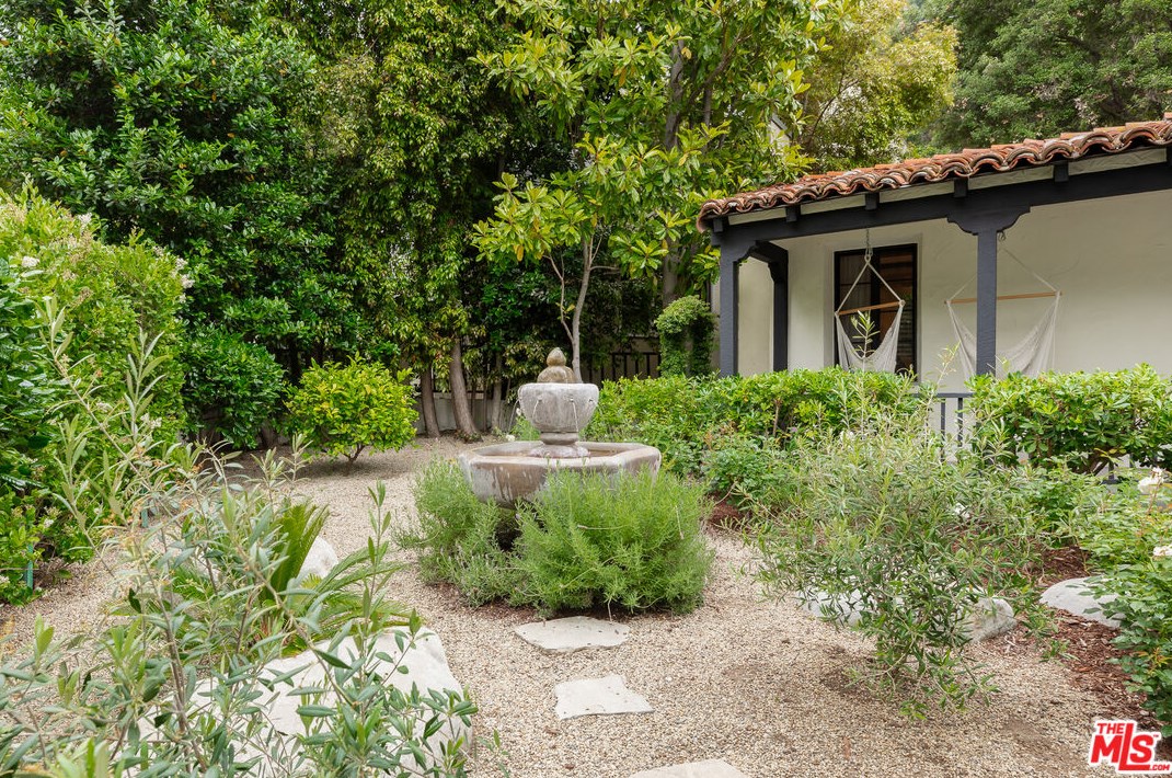 2718 Westshire Dr, Los Angeles CA  90068-1930 exterior