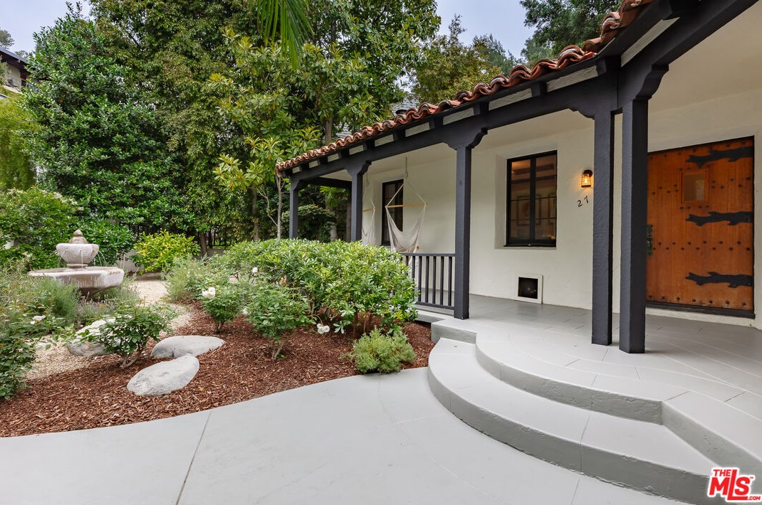 2718 Westshire Dr, Los Angeles CA  90068-1930 exterior