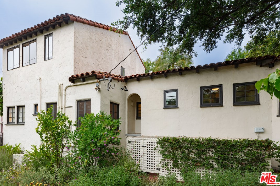 2718 Westshire Dr, Los Angeles CA  90068-1930 exterior