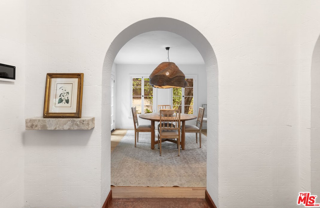 2718 Westshire Dr, Los Angeles CA  90068-1930 exterior