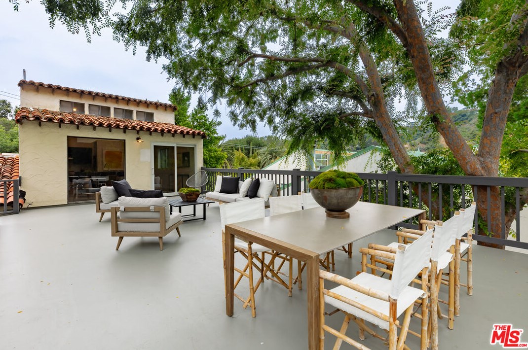 2718 Westshire Dr, Los Angeles CA  90068-1930 exterior