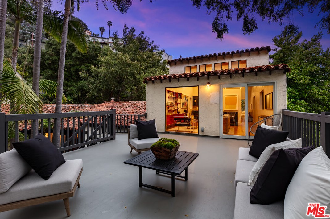 2718 Westshire Dr, Los Angeles CA  90068-1930 exterior