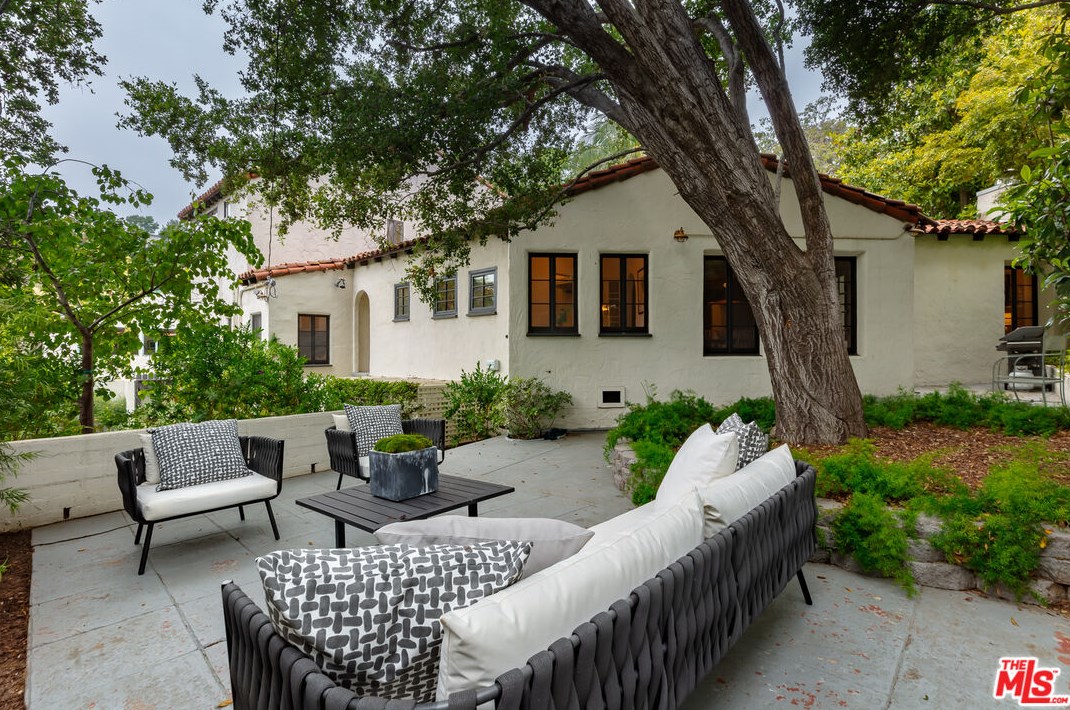 2718 Westshire Dr, Los Angeles CA  90068-1930 exterior