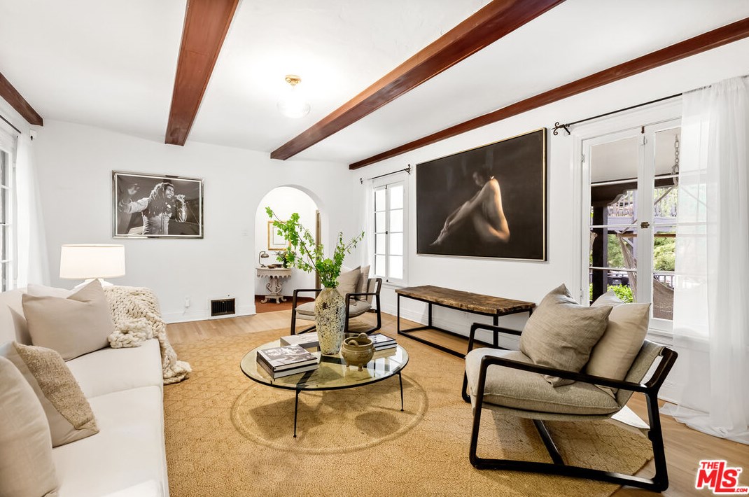 2718 Westshire Dr, Los Angeles CA  90068-1930 exterior