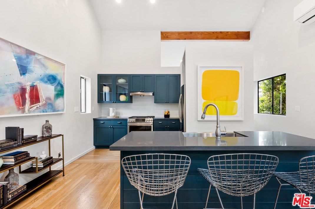 2718 Westshire Dr, Los Angeles CA  90068-1930 exterior
