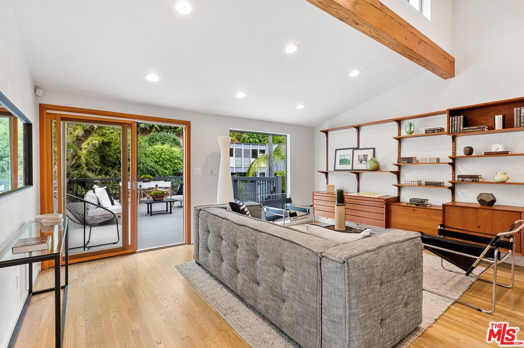 2718 Westshire Dr, Los Angeles CA  90068-1930 exterior