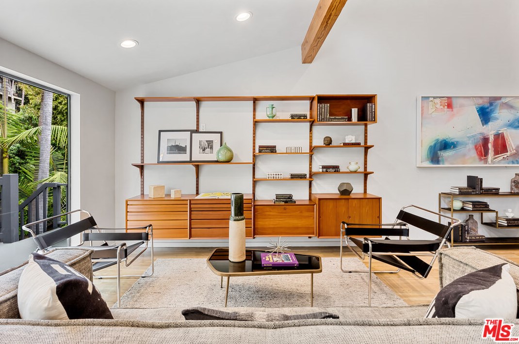 2718 Westshire Dr, Los Angeles CA  90068-1930 exterior