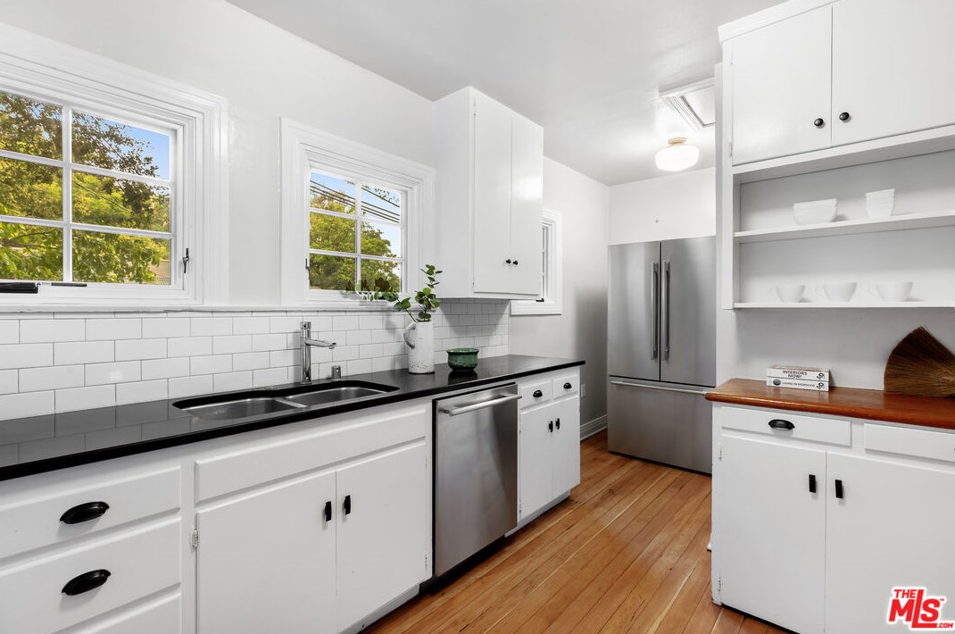 2718 Westshire Dr, Los Angeles CA  90068-1930 exterior