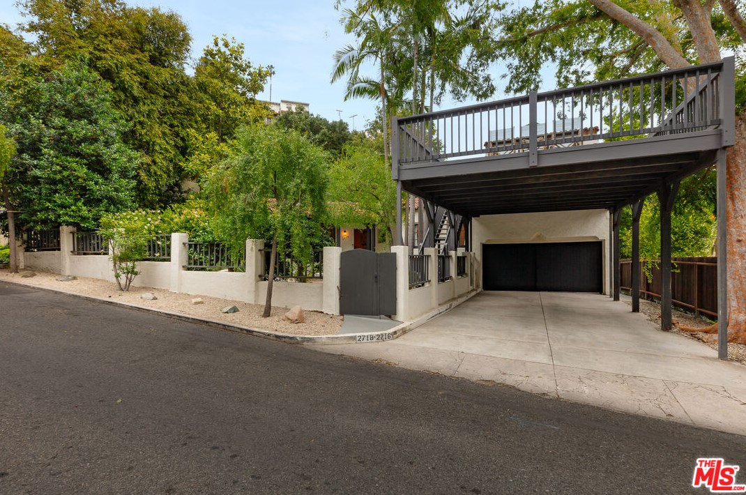 2718 Westshire Dr, Los Angeles CA  90068-1930 exterior