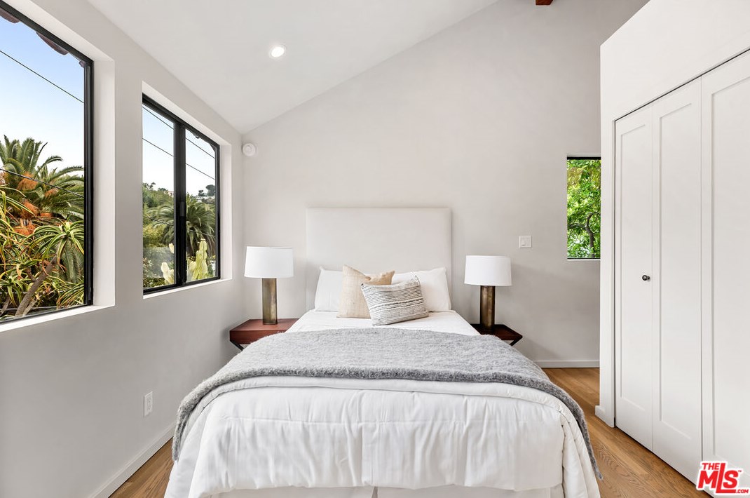 2718 Westshire Dr, Los Angeles CA  90068-1930 exterior