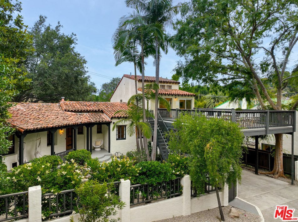 2718 Westshire Dr, Los Angeles CA  90068-1930 exterior