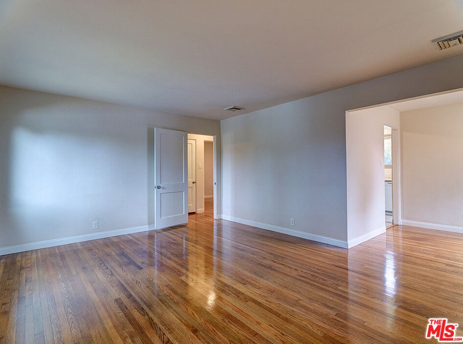 8716 Bleriot Ave, Los Angeles CA  90045-4106 exterior