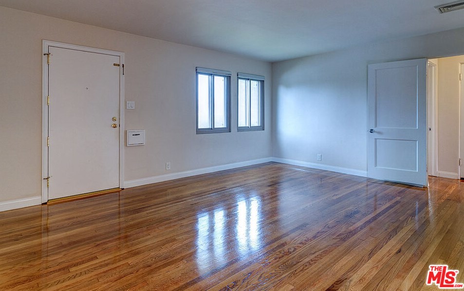 8716 Bleriot Ave, Los Angeles, CA 90045