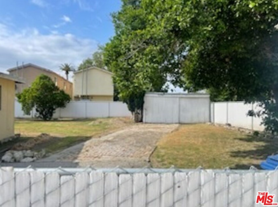 1559 108th St, Los Angeles CA  90047-4906 exterior