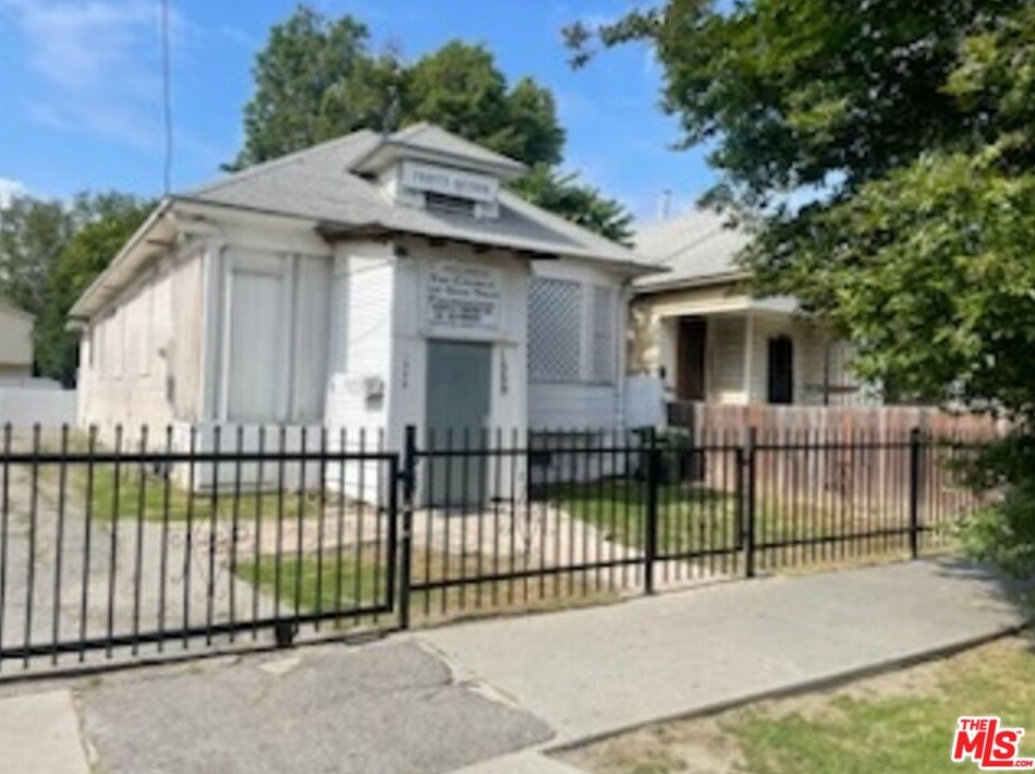 1559 108th St, Los Angeles, CA 90047-4906