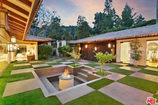 1240 Loma Vista Dr, Beverly Hills, CA 90210-2625