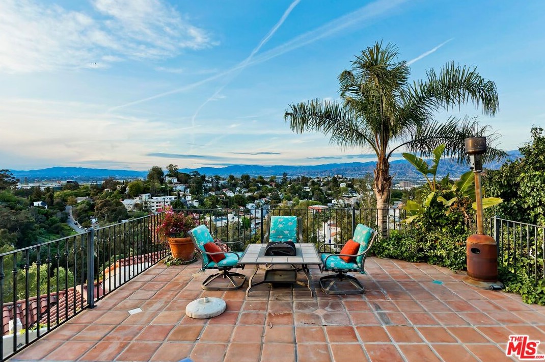 3346 Knoll Dr, Los Angeles CA  90068-1520 exterior