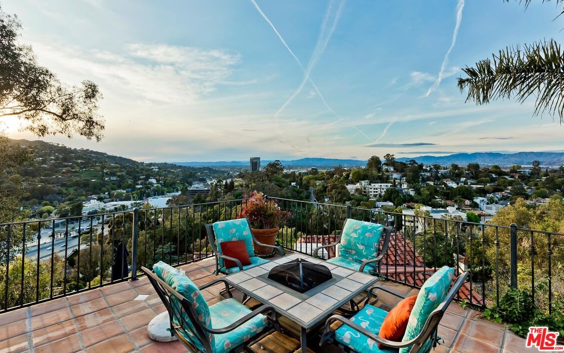 3346 Knoll Dr, Los Angeles CA  90068-1520 exterior