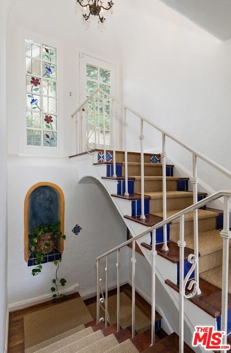 3346 Knoll Dr, Los Angeles CA  90068-1520 exterior