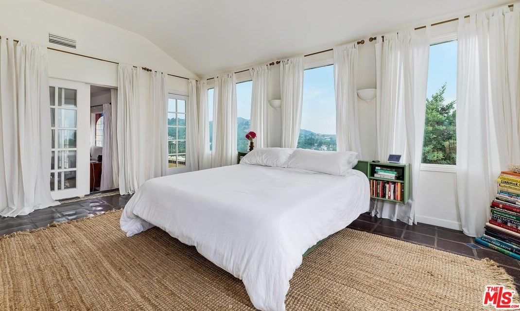 3346 Knoll Dr, Los Angeles CA  90068-1520 exterior