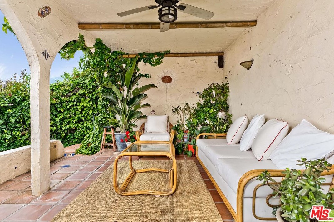 3346 Knoll Dr, Los Angeles CA  90068-1520 exterior