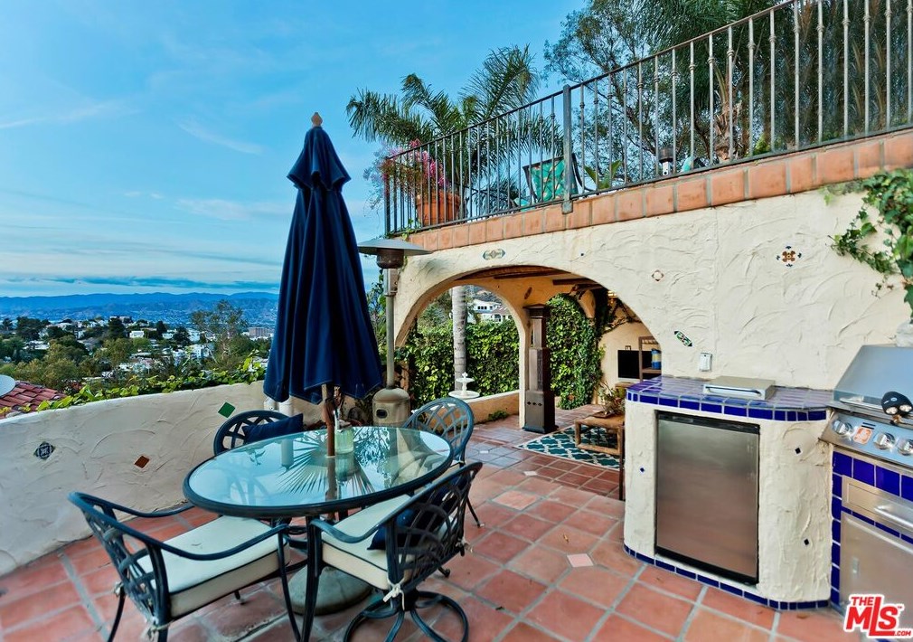 3346 Knoll Dr, Los Angeles CA  90068-1520 exterior