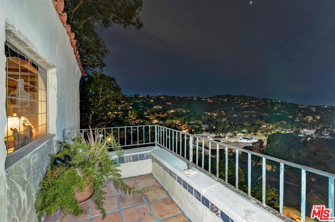 3346 Knoll Dr, Los Angeles CA  90068-1520 exterior