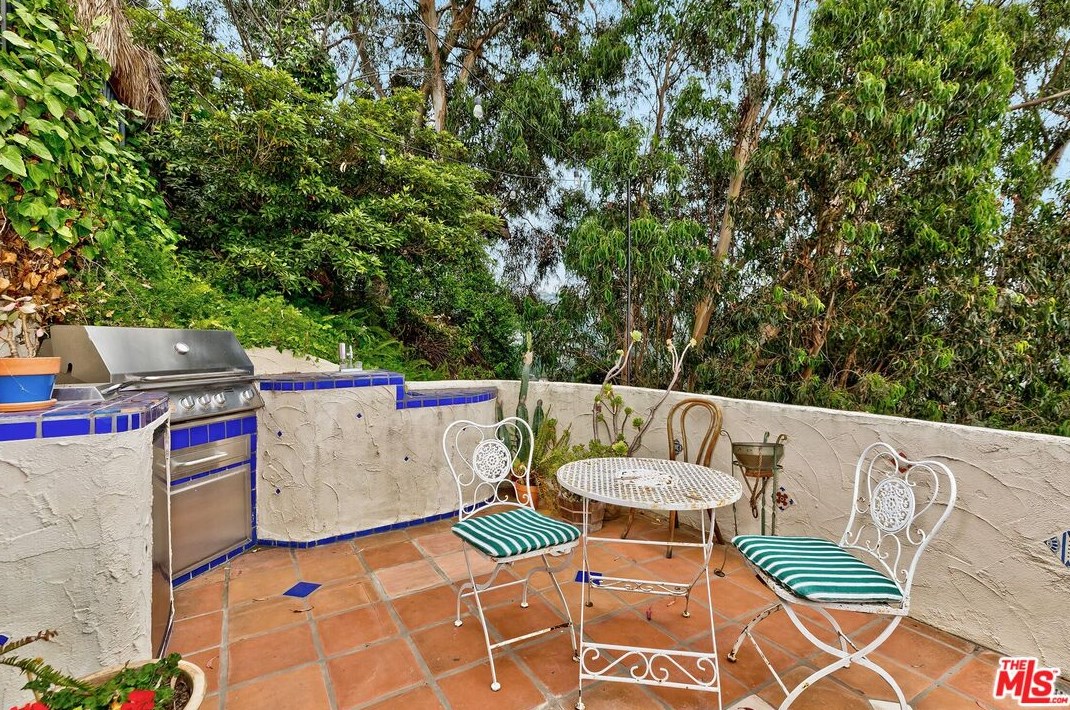 3346 Knoll Dr, Los Angeles CA  90068-1520 exterior