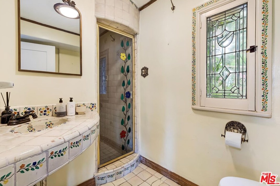 3346 Knoll Dr, Los Angeles CA  90068-1520 exterior