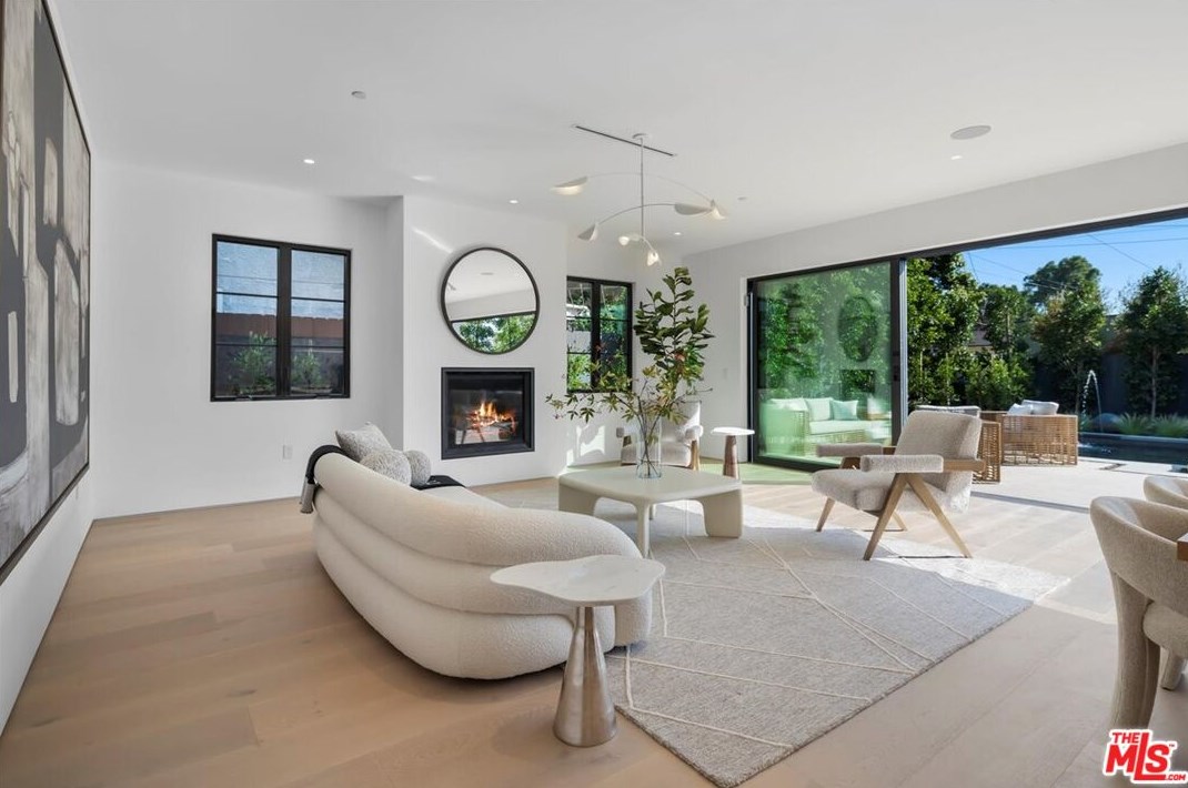 3945 Beethoven St, Los Angeles CA  90066-4144 exterior