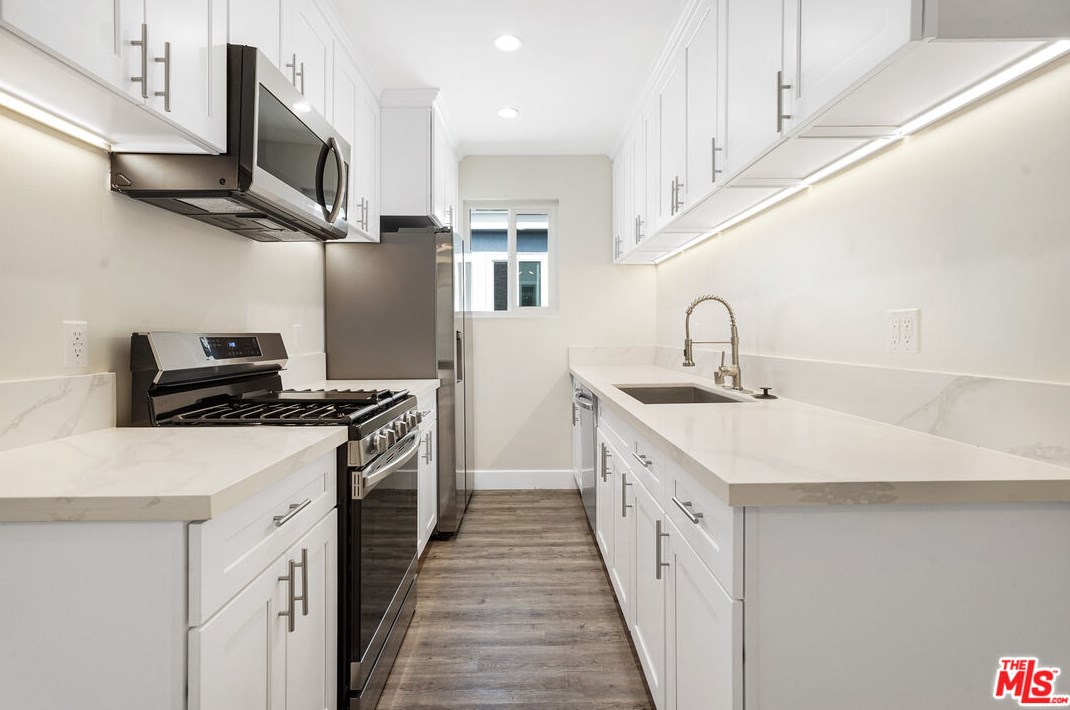 1128 23rd St #2, Santa Monica, CA 90403