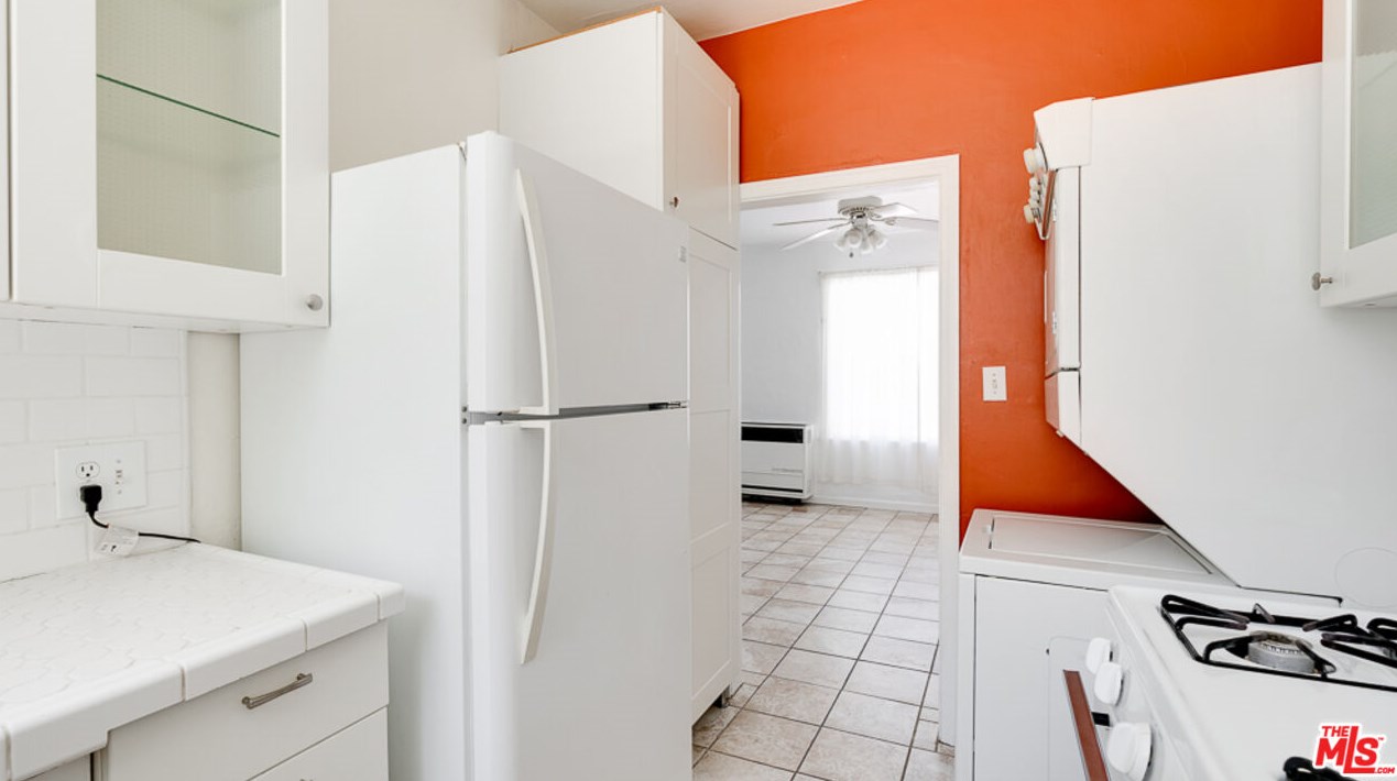 1660 Lemoyne St, Los Angeles CA  90026-2640 exterior
