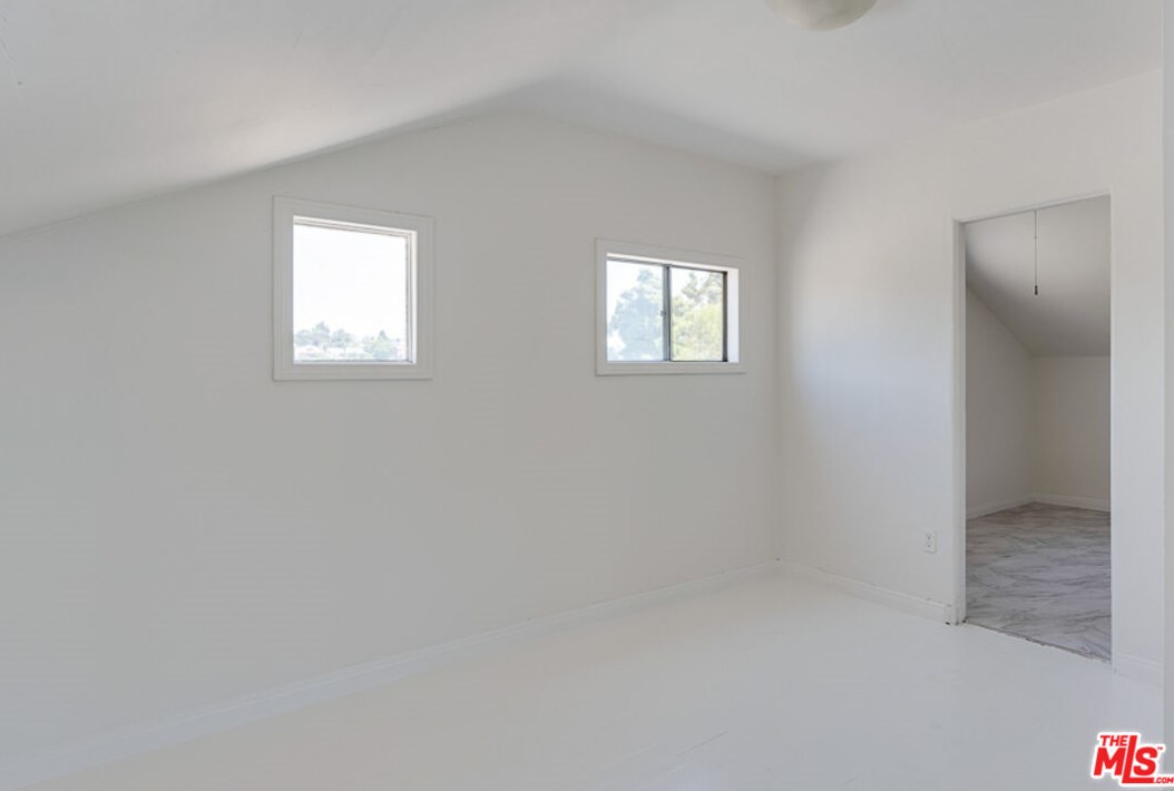 1660 Lemoyne St, Los Angeles CA  90026-2640 exterior