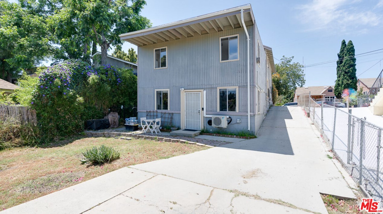1660 Lemoyne St, Los Angeles CA  90026-2640 exterior