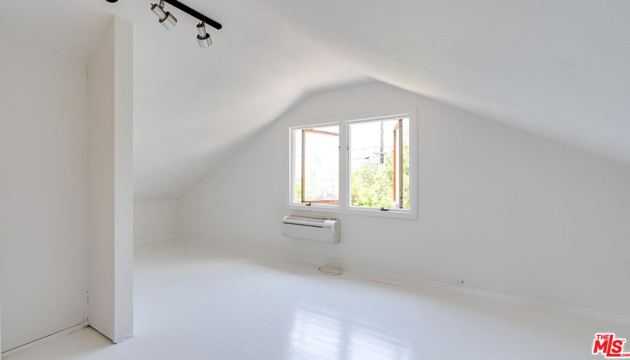 1660 Lemoyne St, Los Angeles CA  90026-2640 exterior