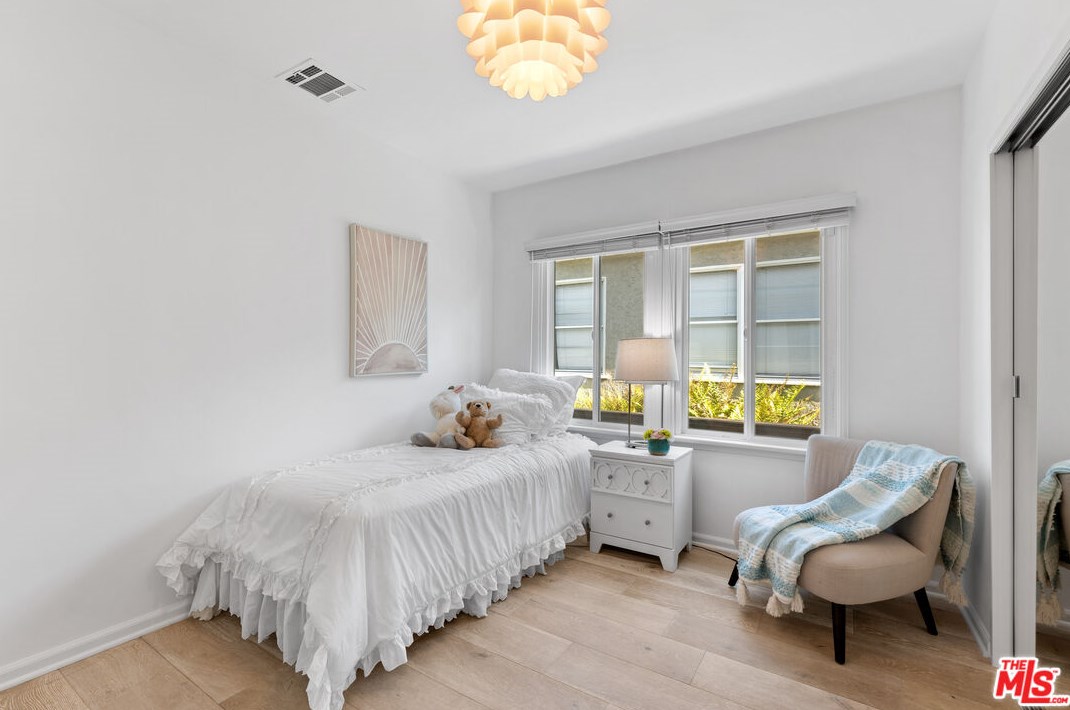 8353 Georgetown Ave, Los Angeles CA  90045-2612 exterior