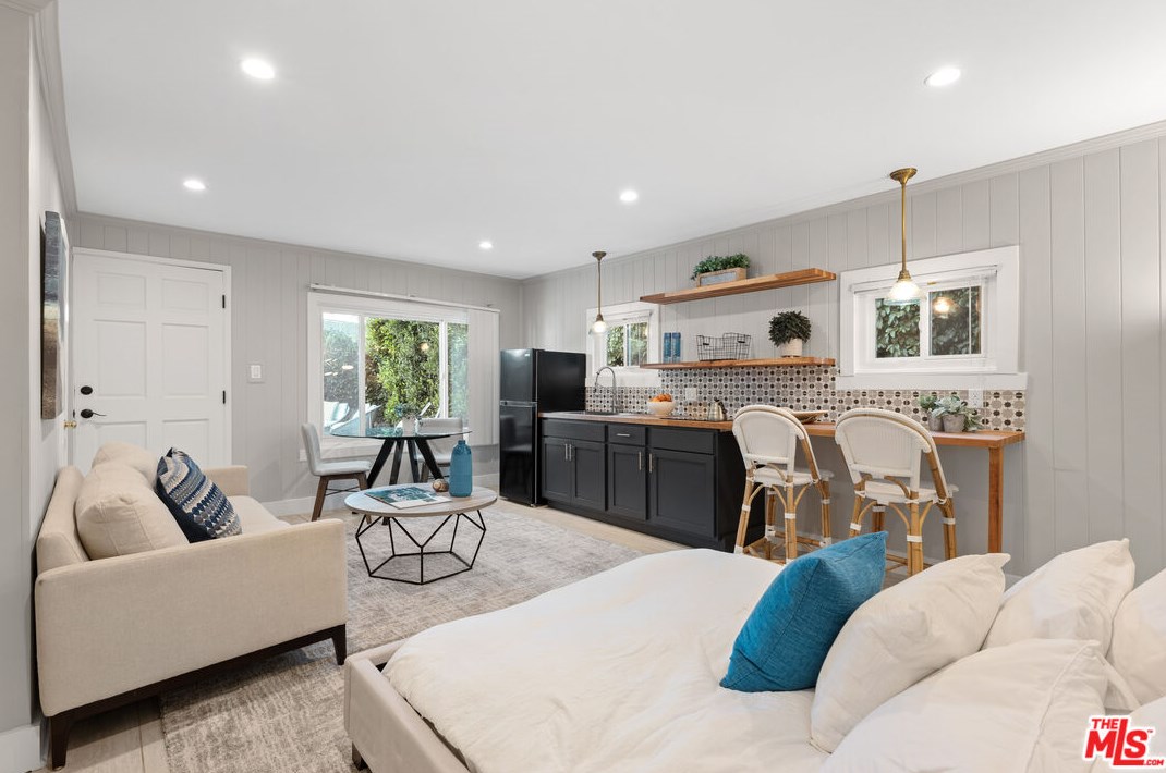 8353 Georgetown Ave, Los Angeles CA  90045-2612 exterior