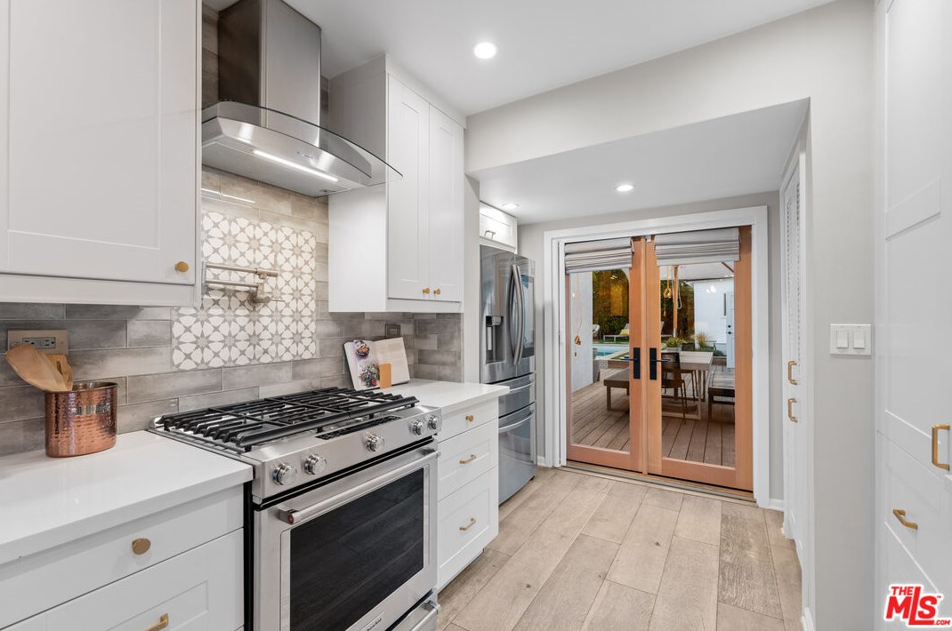 8353 Georgetown Ave, Los Angeles CA  90045-2612 exterior