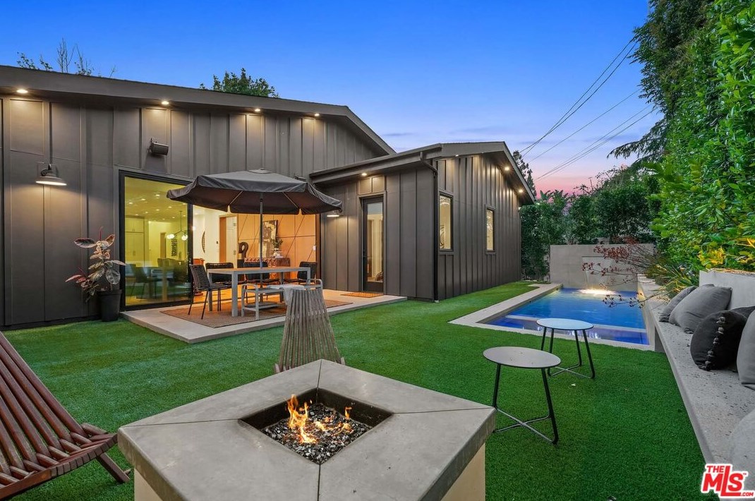 4838 Atoll Ave, Van Nuys, CA 91423