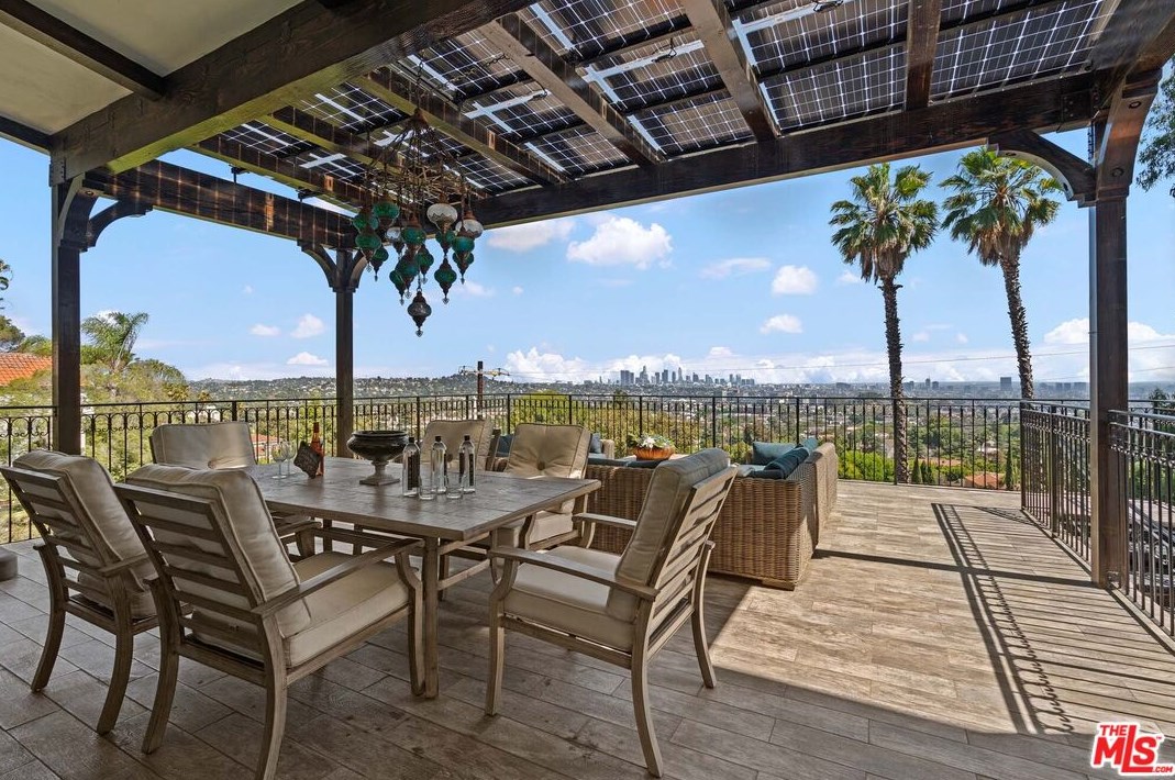 4818 Bonvue Ave, Los Angeles, CA 90027